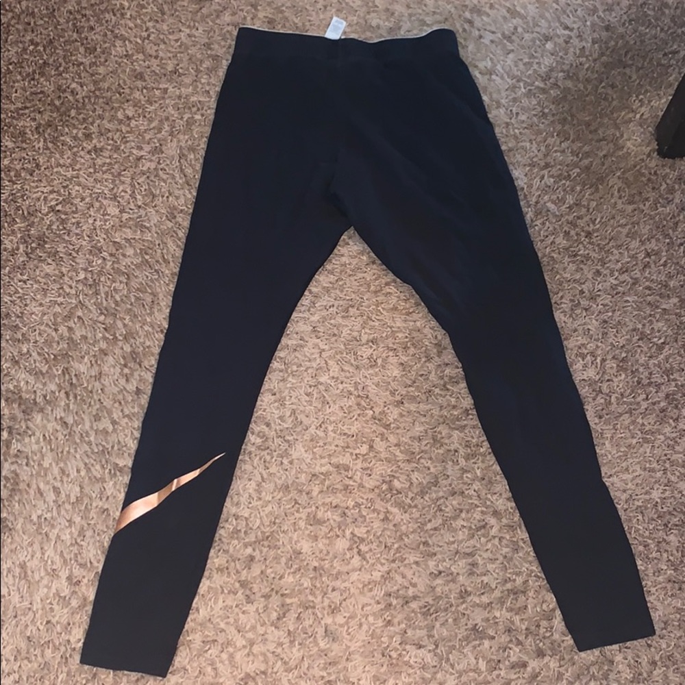 Women’s Nike leggings - Picture 2 of 3